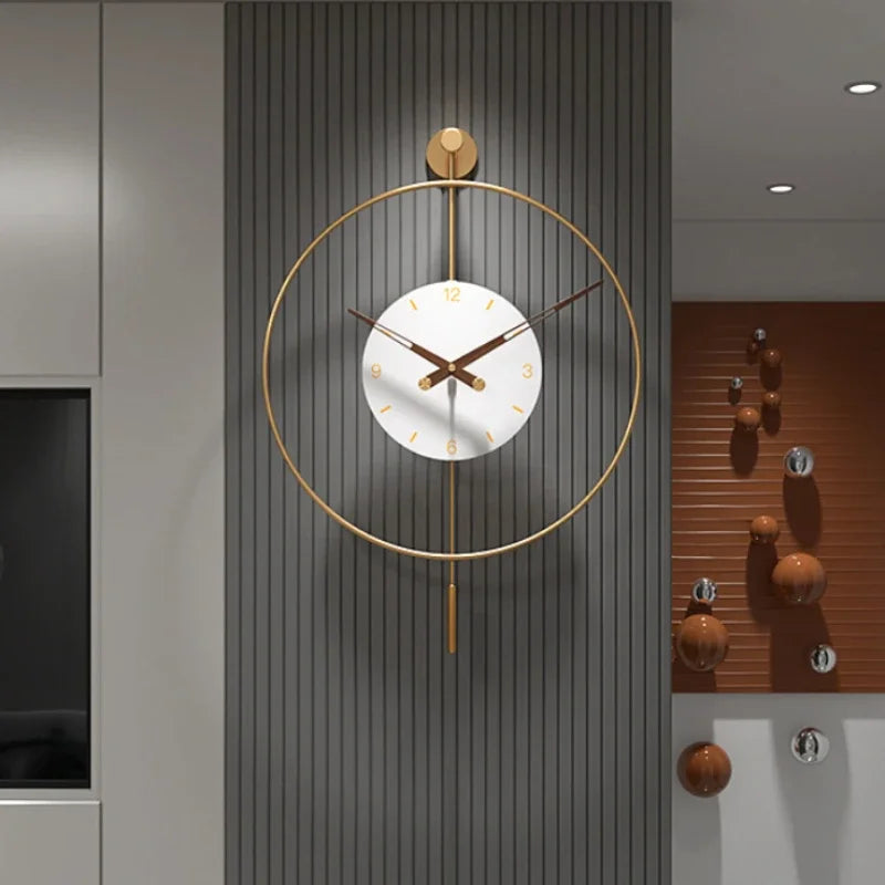 Horloge murale verte accrochée dans un intérieur contemporain
