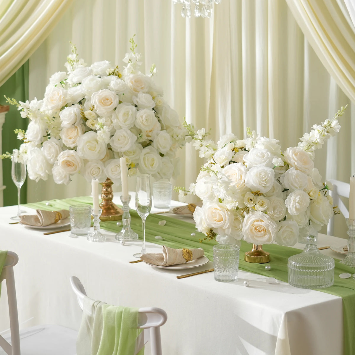 arche décorative mariage fleurs blanches feuillage vert classiqueintérieur décoration soie festive événement