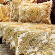 housse canapé motif floral orné beige or rouge marron texture chenille épaisse baroque traditionnel