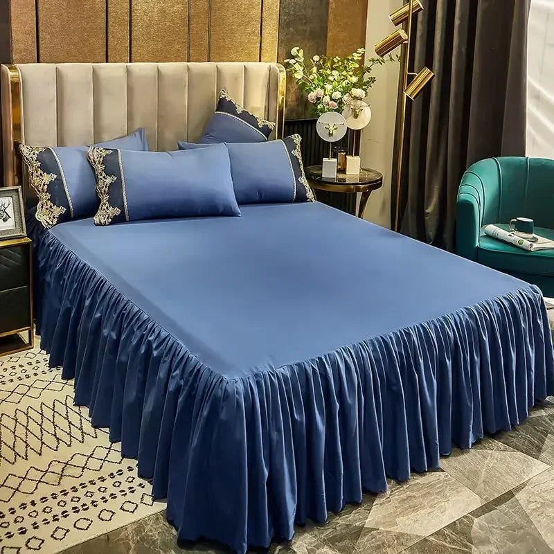 ensemble literie complet couvre lit bleu marine broderie dorée drap taies oreiller classique