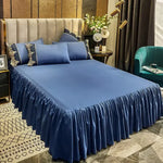ensemble literie complet couvre lit bleu marine broderie dorée drap taies oreiller classique
