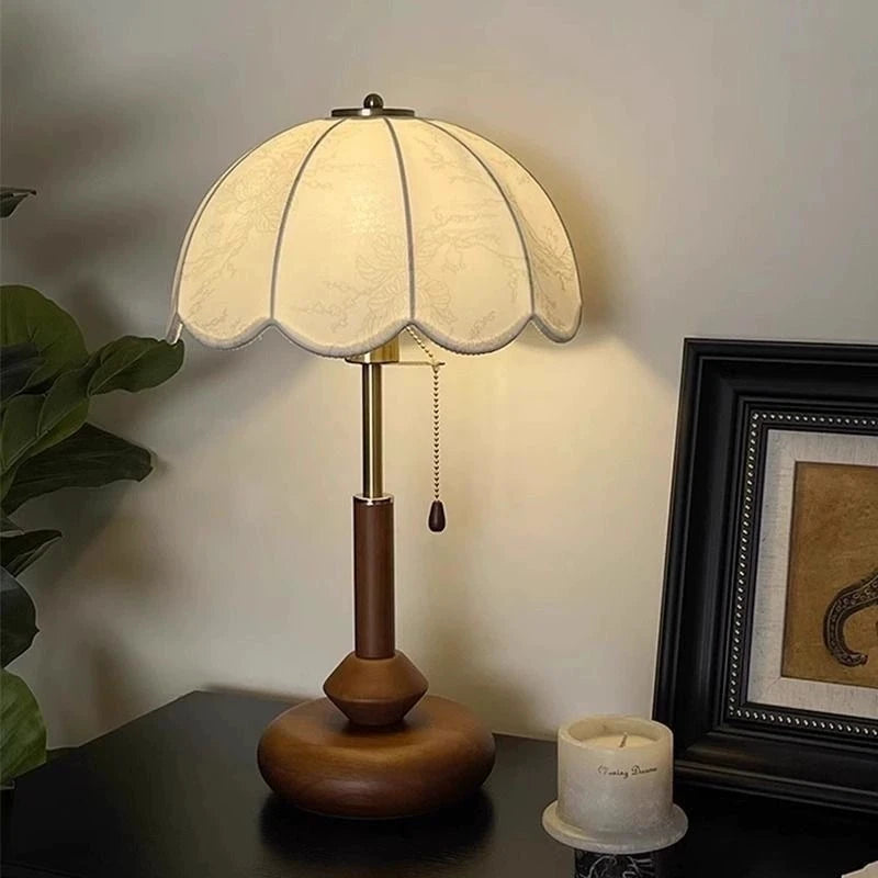 lampe table classique broderie florale marron clair led chaîne tirage socle bois