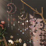 décorations bohèmes suspendues cristaux fleurs papillons demi lune rose vert violet