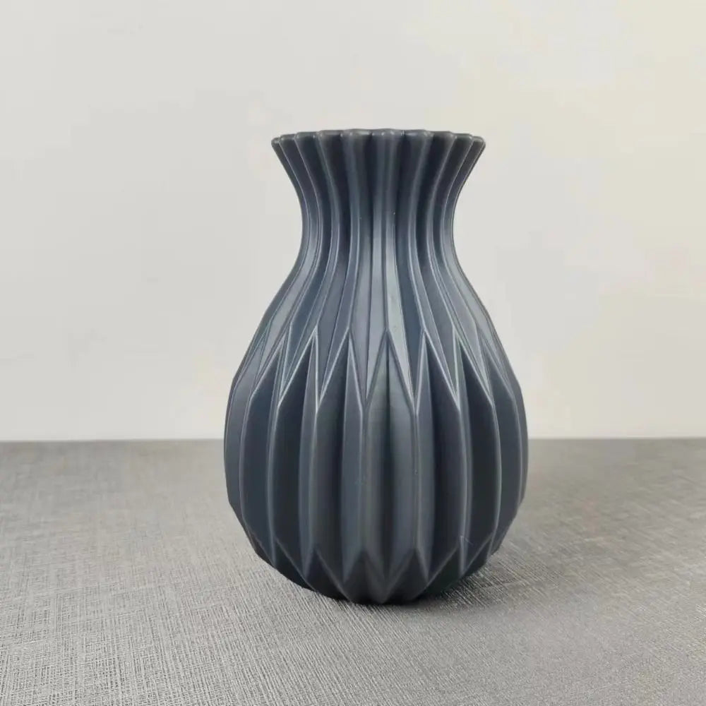 vase moderne fleurs artificielles couleur blanc rouge vert gris noir diagonales opaque