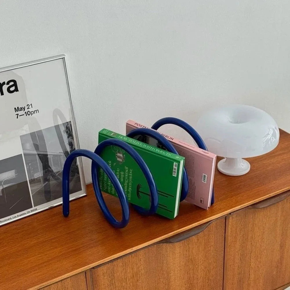 supports livres spirales moderne minimaliste rouge bleu rose jaune gris sans motif.surface lisse