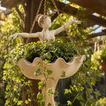 statue danseuse suspendue beige clair robe volants chaînes dorées intérieur romantique classique plante cache