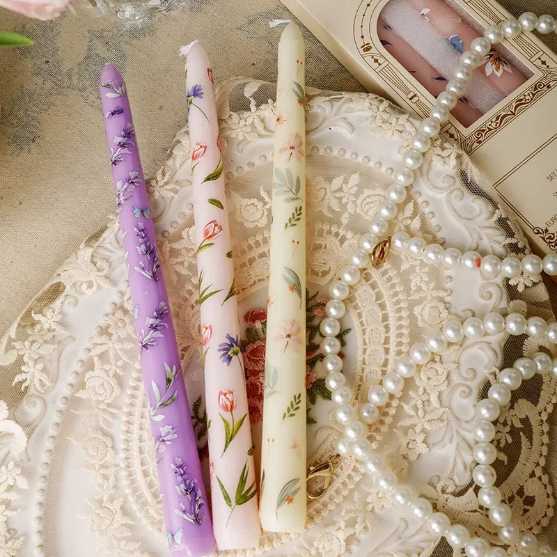 bougies parfumées aromathérapie cire soja fleurs classiques romantiques variées couleurs blanc rose bleu violet