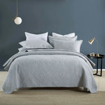 couette coton brodée motif floral blanc oreillers fixés classique ensemble lit