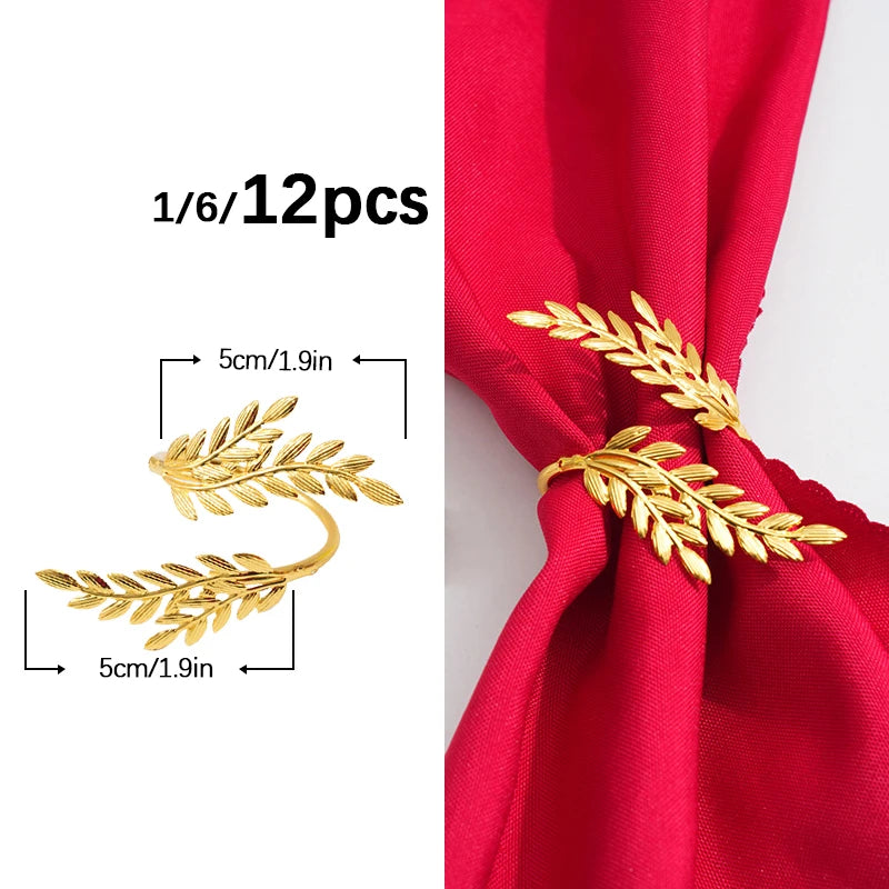 pinces serviettes feuilles argent or classiques anneaux serviettes rouges violettes table restaurant mariage