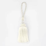 pompon porte élégant brodé couleur beige doré argenté gris blanc textile maison