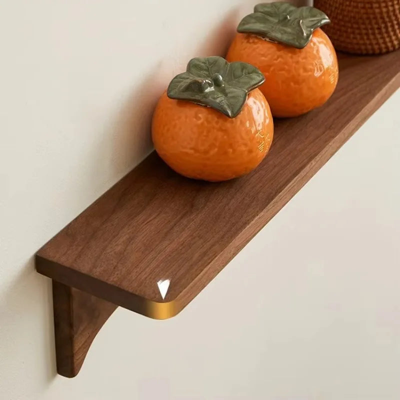 étagère murale bois marron clair texture naturelle moderne vis fixations objets rangement maison