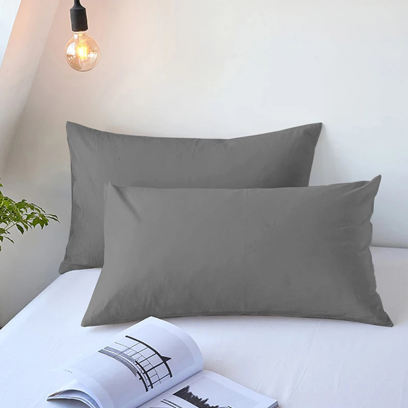 taies d'oreiller lisses polyester coton gris bleu rose blanc modernes literie décoration chambre voyage