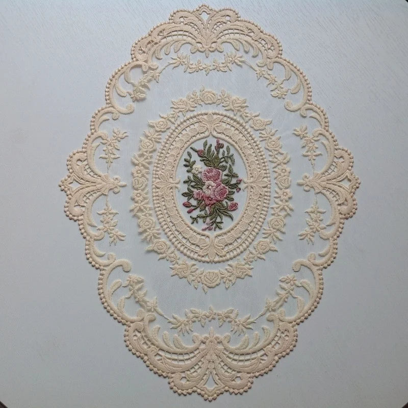 serviette table vintage broderie florale dentelle beige clair classique romantique respectueux environnement table élégante