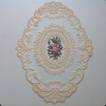 serviette table vintage broderie florale dentelle beige clair classique romantique respectueux environnement table élégante