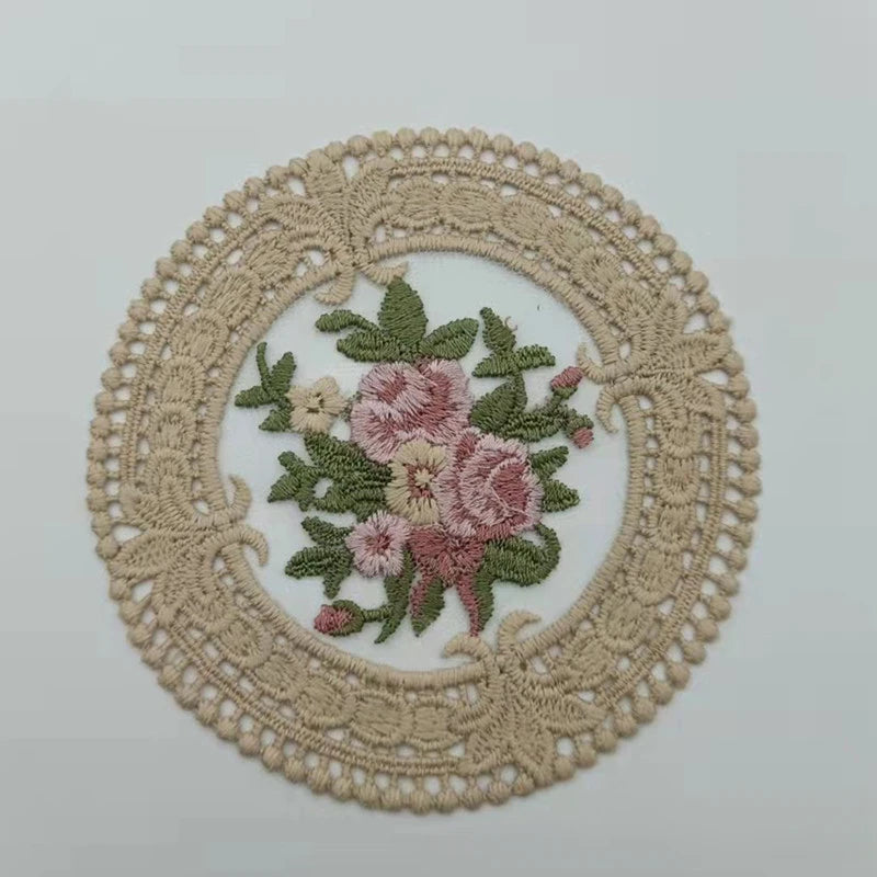serviette table vintage broderie florale dentelle beige clair classique romantique respectueux environnement table élégante