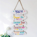 panneau decoratif mural lettrage coloré feuilles vertes motifs geometriques corde minimaliste moderne chambre inspiration