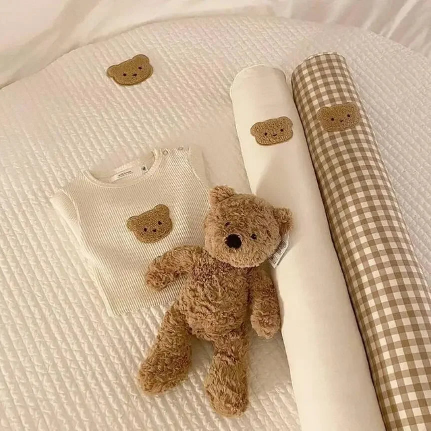 coussin bébé patch ours carreaux beige doux matériau coton dessin animé maternité