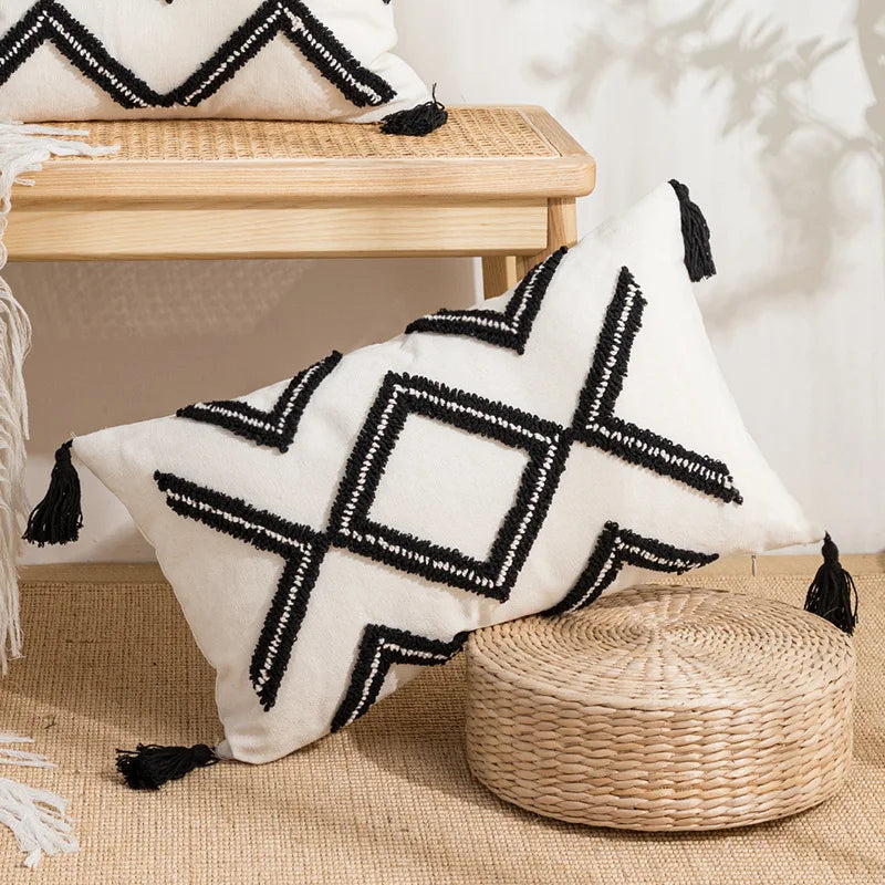 coussin carré boho blanc motif géométrique noir tassel brodé anti décubitus polyester