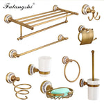 accessoires salle bain doré antique élégants détails floraux classiques porte serviettes double simple porte