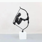 Sculpture moderne tête tête noir blanc socle pierre bouteille diffuseur livresscrição