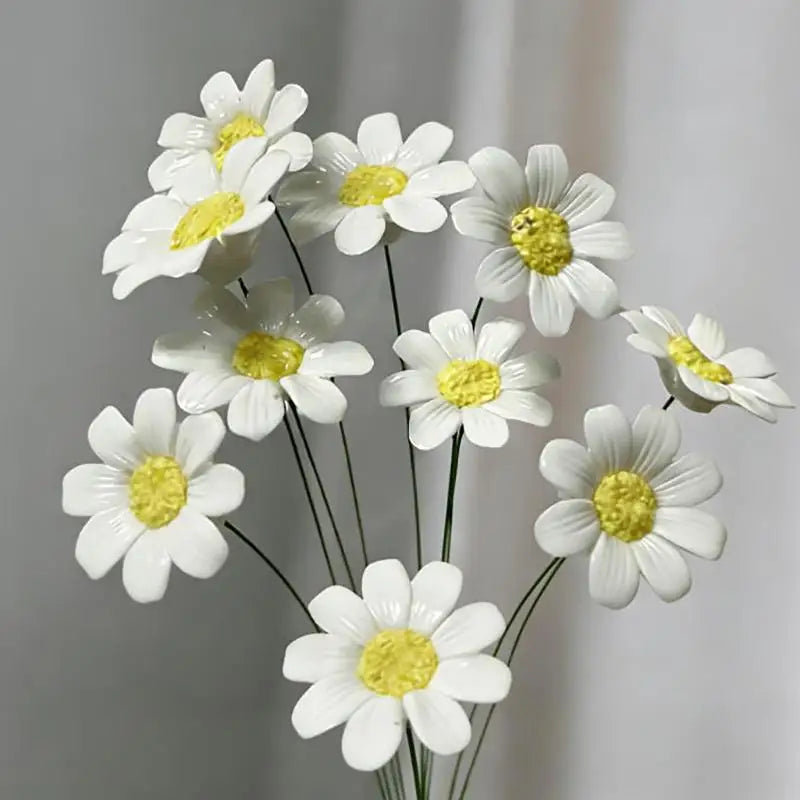 fleurs artificielles marguerites blanches jaunes céramique décoration intérieure naturelle beauté artisanale tiges vertes