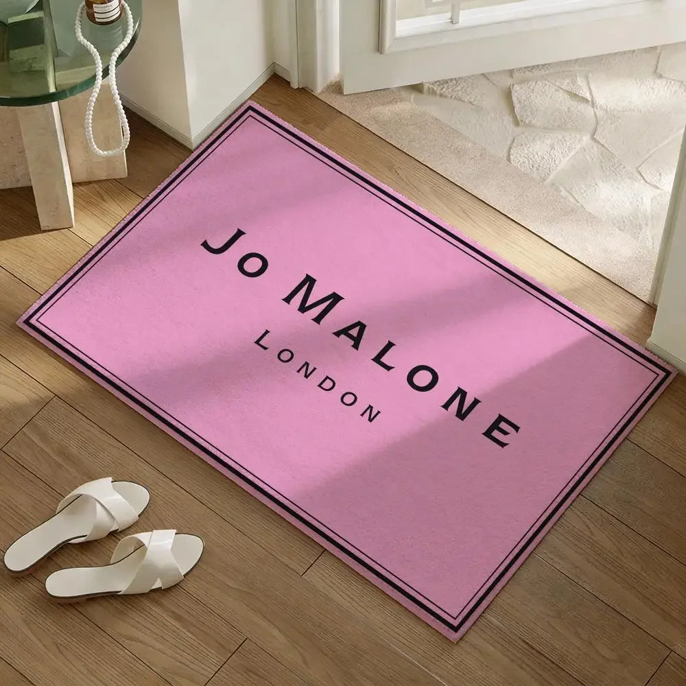 tapis beige clair logo jo malone london moderne antidérapant résistant rides salon chambre coucher