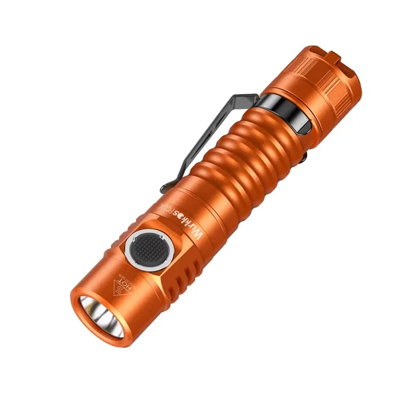 lampe poche rechargeable lumen 1300 ip68 étanche type camping noir texturé moderne
