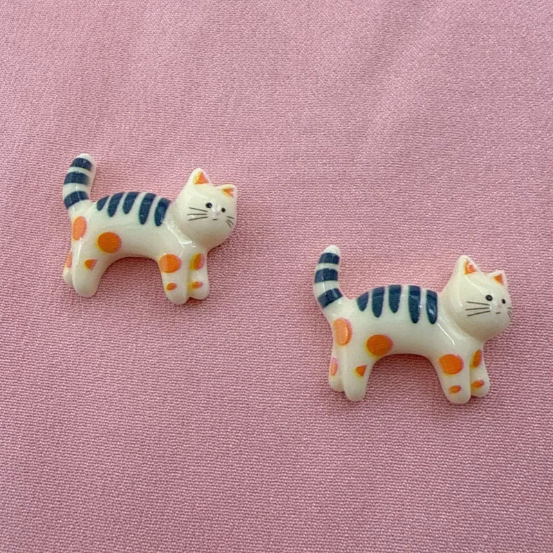 bijoux kawaii chats colorés cartoon modernes 20 30mm blanc bleu orange rose jaune