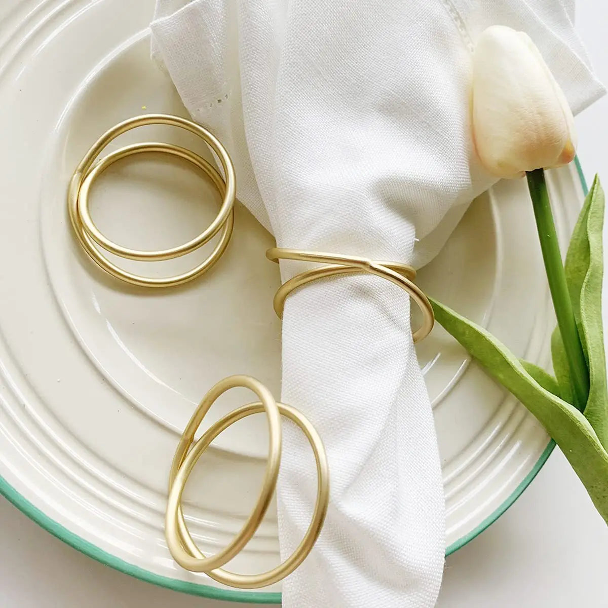 porte serviettes décoratifs or classiques serviettes tissu fourchette couteau fleurs citron bougies assiette festiveélémentsDecoration
