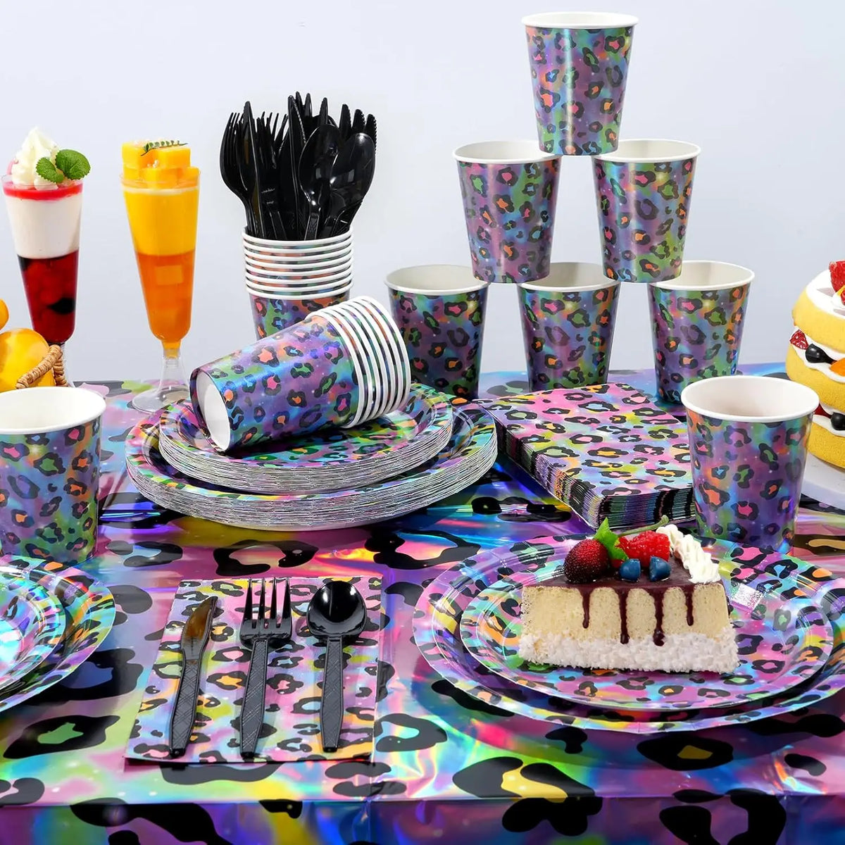 assiettes anniversaire imprimées léopard multicolore serviettes couverts verres festifs papier jetables fete enfants deco