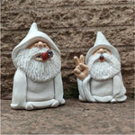 figurine jardin gnome blanc rouge barbe blanche chapeau pointu humoristique signe paix
