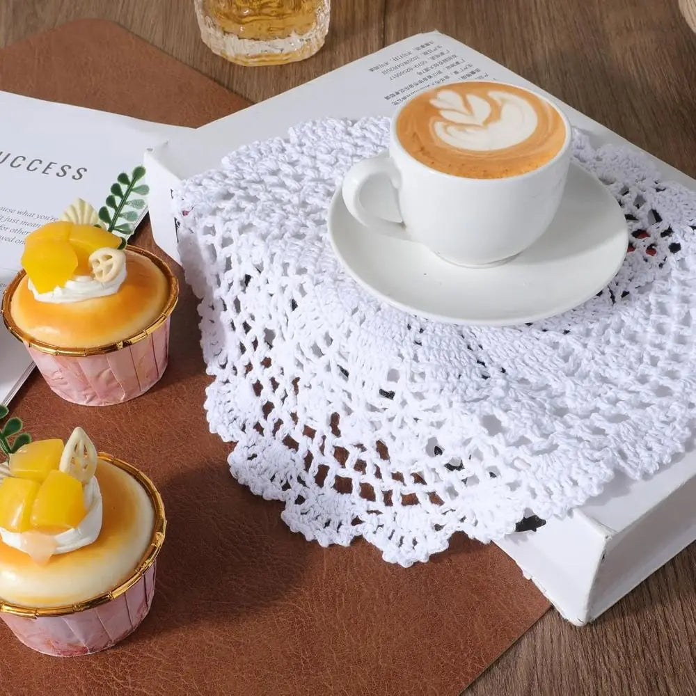 serviettes table crochet traditionnel motif floral beige clair blanc artisanal fête table manger