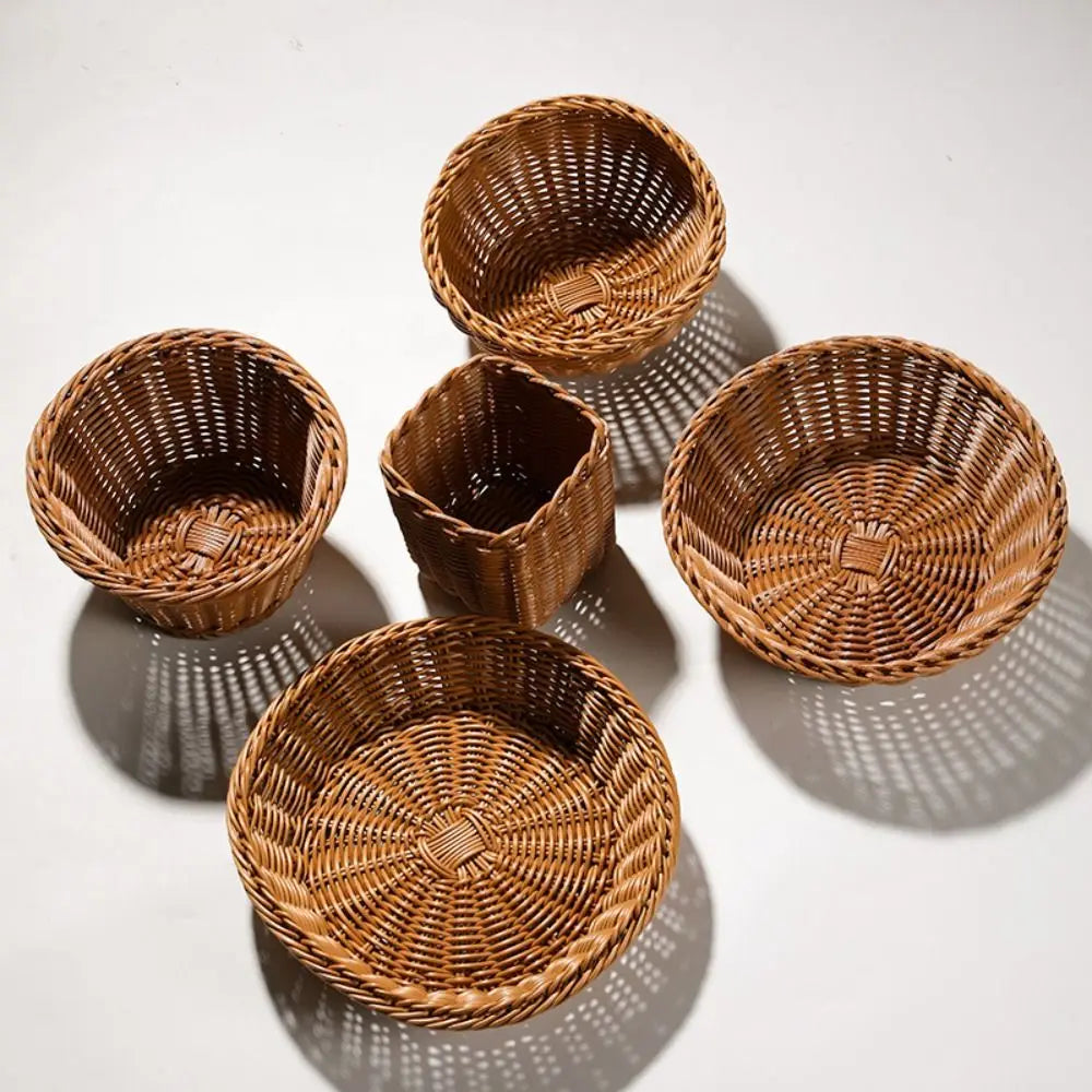 paniers rotin tressé marron clair traditionnels poignées noires rangement fruits légumes respectueux environnement