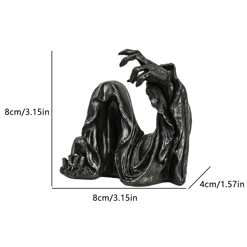 statue gothique personnage cape sombre décoration intérieure macabre noir gris foncé plissée froissée erotique