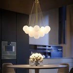 suspension lumineuse moderne boules sphériques blanc chaînes métalliques salon chambre principale étude