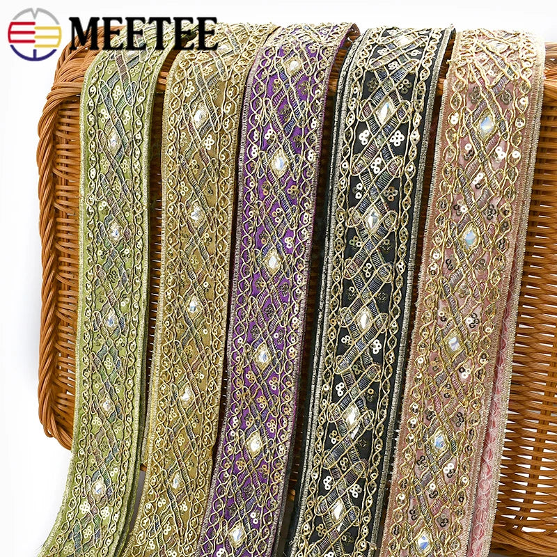 ruban dentelle brodé motifs géométriques décorations couture robes soirée luxe élégant