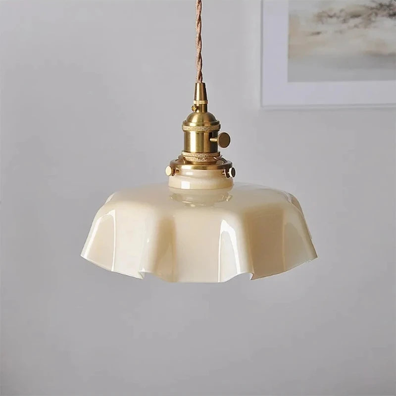 lampe suspendue vintage blanc doré texture ondulée brillante chaîne étude chambre couloir