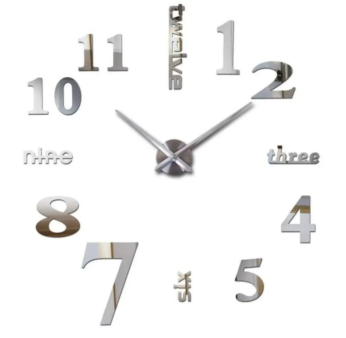 horloge murale numérique minimaliste moderne noire blanche chiffres relief effets découpe cadran lisse fixée