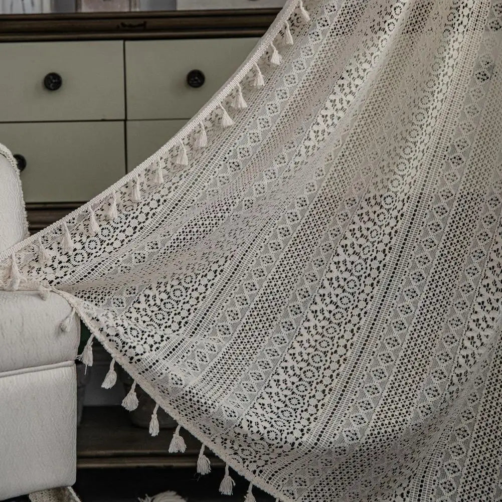 rideau crocheté boho chic motifs géométriques pompons blancs translucide polyester beige clair salon 150x100cm