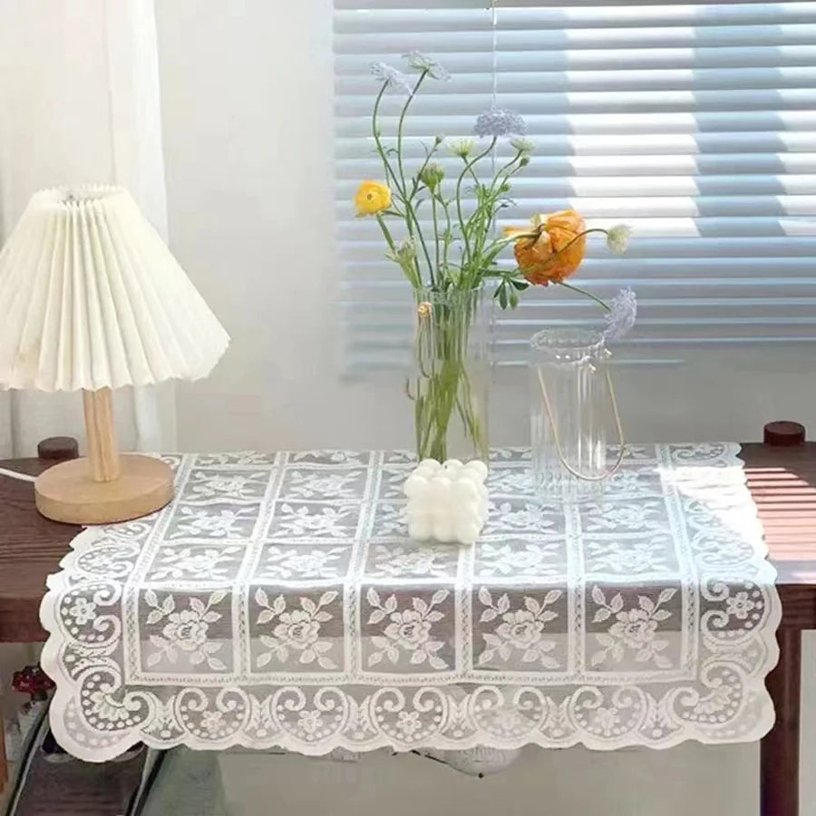 nappe dentelle brodée géométrique transparente vintage bohème shabby chic table blanc beige