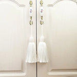 pompon porte décoration maison classique élégant couleur beige bleu marine noir blanc gris clair