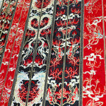 ruban décoratif artisanal dragon stylisé fleurs motifs floraux rouge noir blanc doré