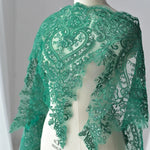 étole élégante broderie fine motifs floraux géométriques polyester translucide rose pâle bleu clair vert