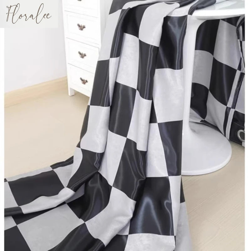 rideaux occultants modernes carreaux géométriques noir blanc gris salon chambre intérieur luxe