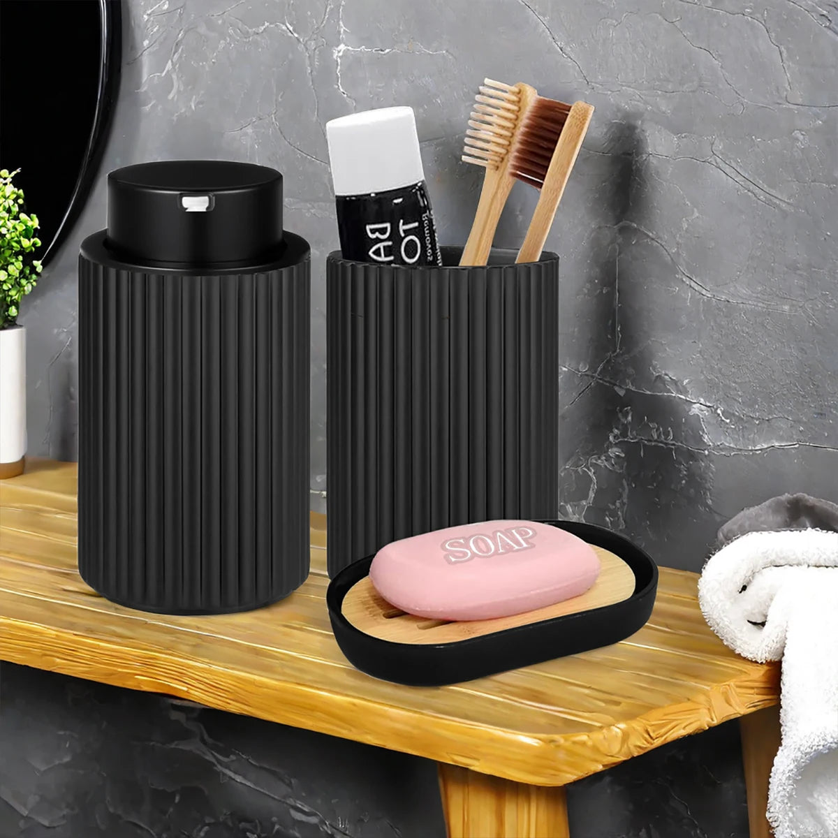 ensemble salle bain noir moderne distributeur savon liquide porte brosse dents plateau savon rayures