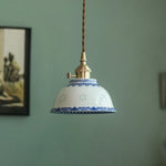 Vue de côté du luminaire suspendu avec cordon pendentif