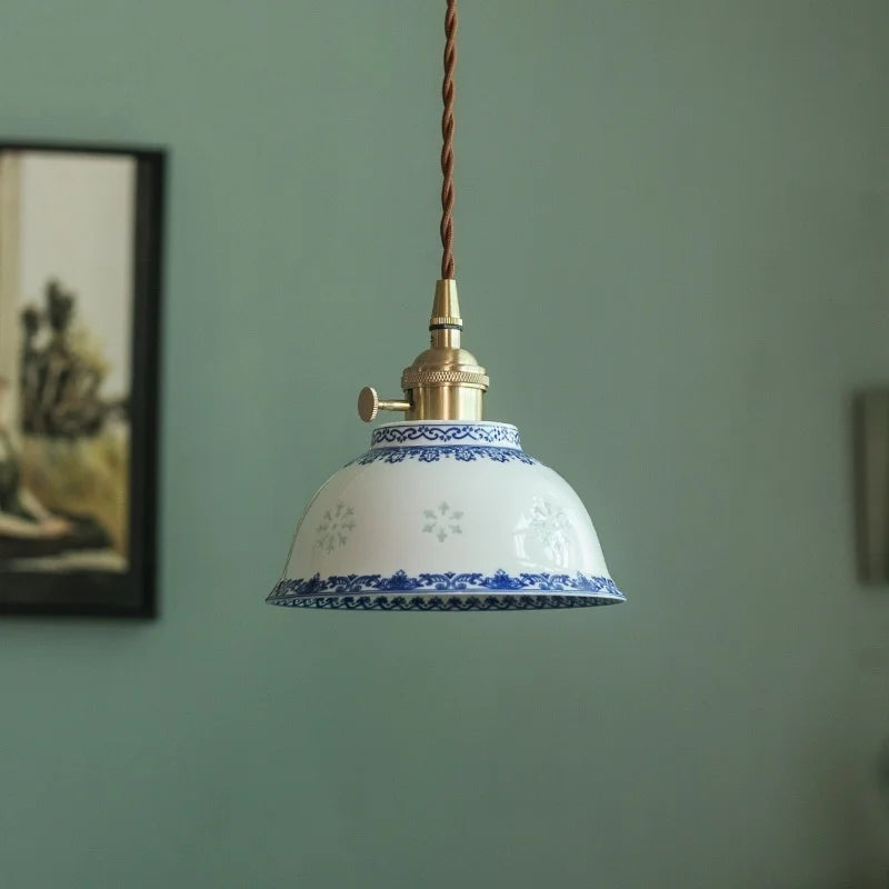 Vue de côté du luminaire suspendu avec cordon pendentif