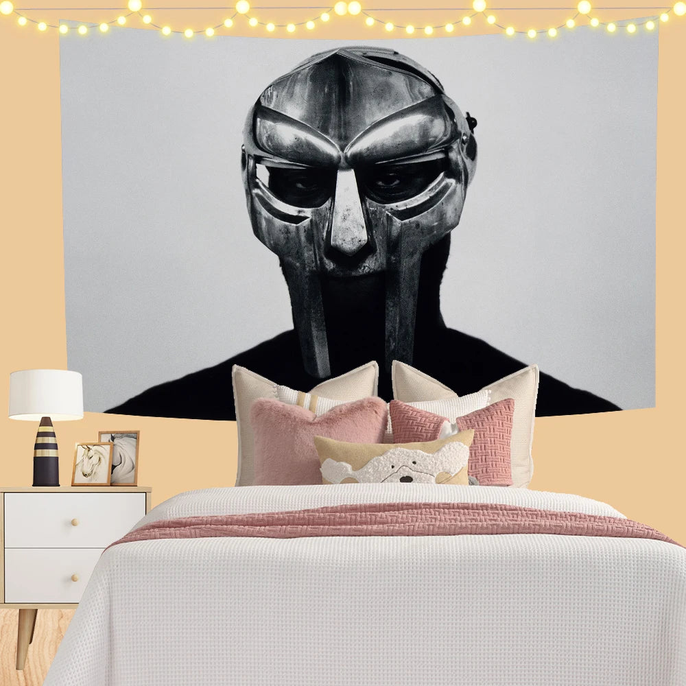 tapisserie murale moderne minimaliste noir gris masque métallique clips dorés décoration intérieure