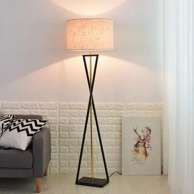 lampe sol moderne abat jour tissé structure géométrique noir doré led minimaliste