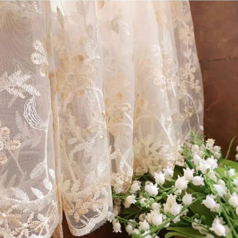 rideau blanc fleurs dorées brodé romantique translucide tulle polyester